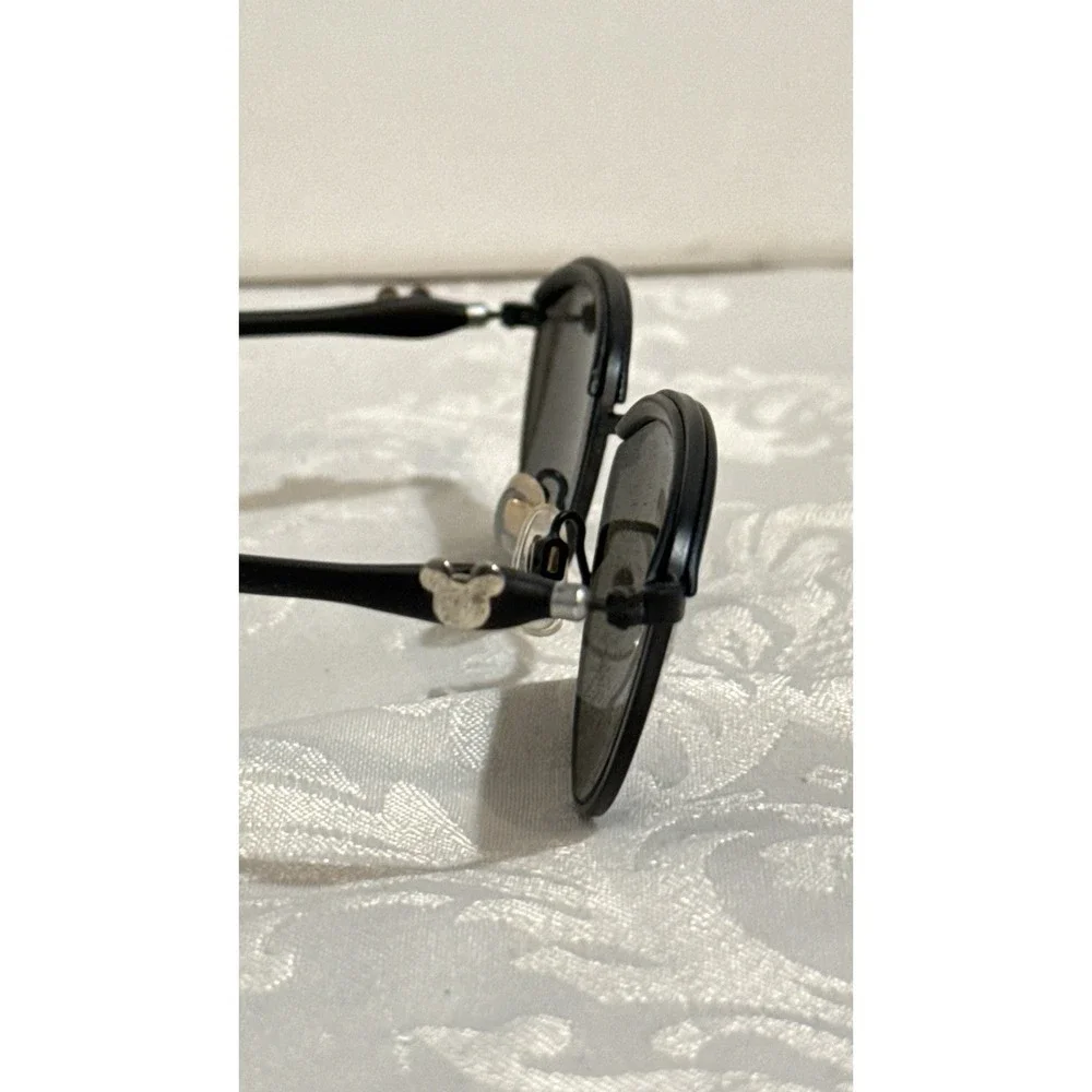 Disney‎ sunglasses feature Mickey Mouse silhouette on temple Black (Small/Kids)